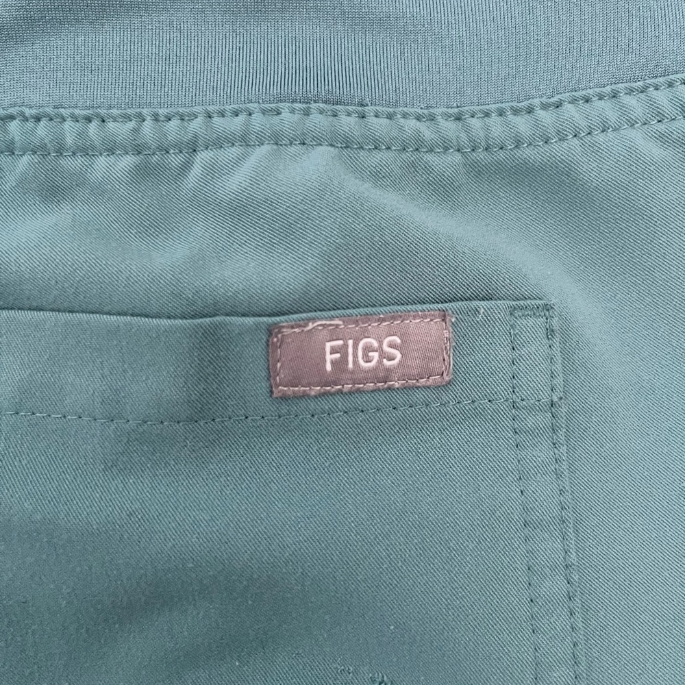 Figs Women’s Livingston Basic Scrub Pants - XXS/Tall in Hydrogreen